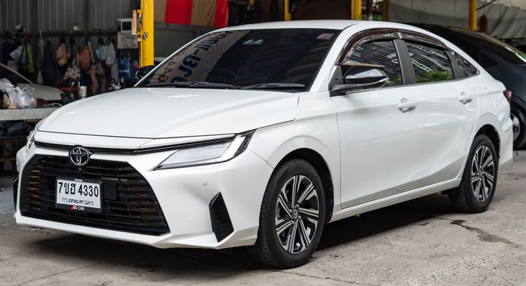 Toyota Yaris ATIV 2024 1.2 Premium Luxury Sedan เบนซิน ไม่ติดแก๊ส เกียร์อัตโนมัติ ขาว รูปที่ 2