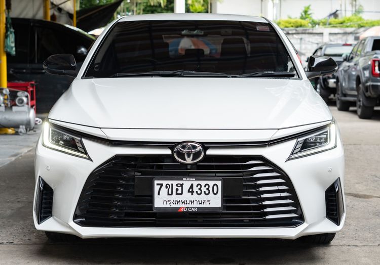 รถ Toyota Yaris ATIV 1.2 Premium Luxury สี ขาว