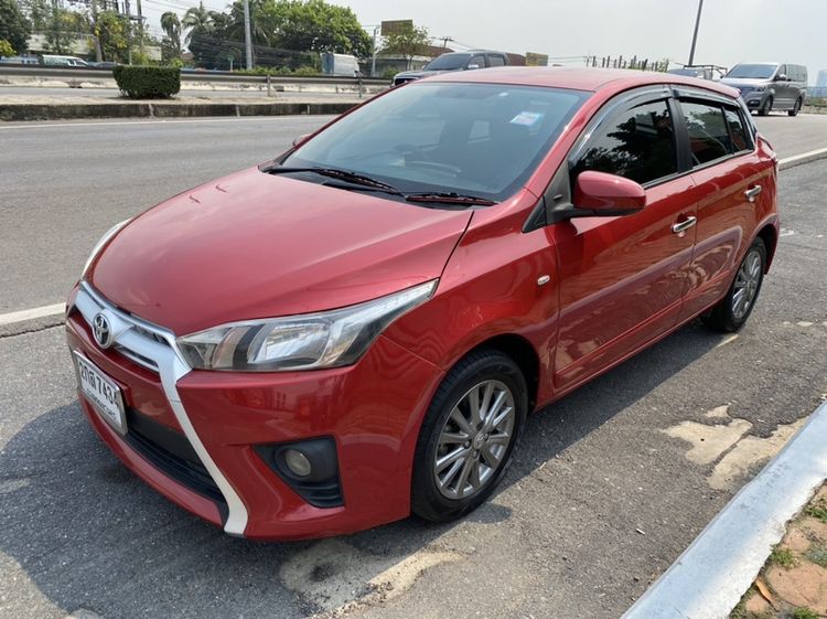 รถ Toyota Yaris 1.5 J สี แดง