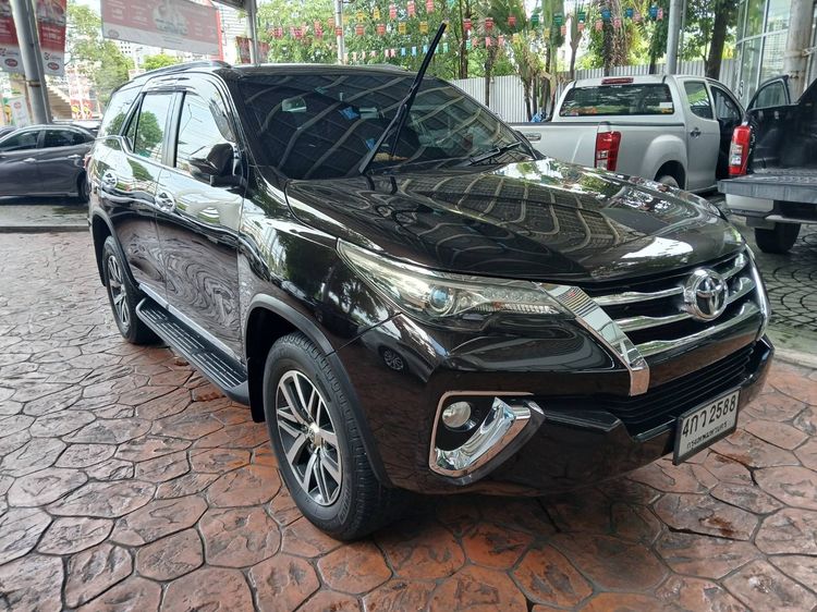 รถ Toyota Fortuner 2.8 V 4WD สี ดำ