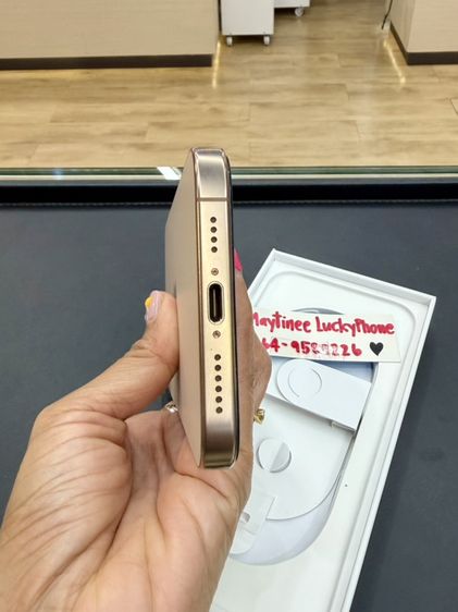iPhone 16Promax 256GB Desertมีตำหนิ จอเป็นจุด 1จุด เล็กๆ ตรงขอบเครื่องขอลูกค้าที่รับได้นะคะ รูปที่ 7