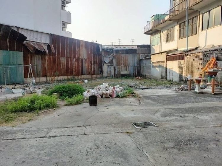 เซ้ง ทีดิน ติดสาทร ใกล้รถไฟฟ้า ตึก ครึ่งไร่  พร้อมอาคาร 4 ชั้น ติดโรงพยาบาลปิ่นเกล้า ใกล้ รพ.ทหารเรือและ รพ.สมิติเวช รูปที่ 2