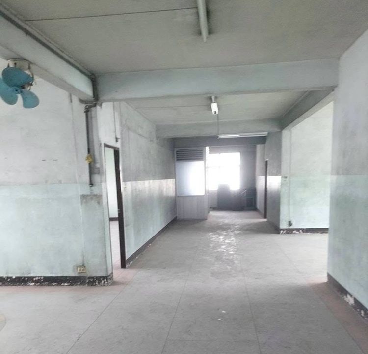 เซ้ง ทีดิน ติดสาทร ใกล้รถไฟฟ้า ตึก ครึ่งไร่  พร้อมอาคาร 4 ชั้น ติดโรงพยาบาลปิ่นเกล้า ใกล้ รพ.ทหารเรือและ รพ.สมิติเวช รูปที่ 3