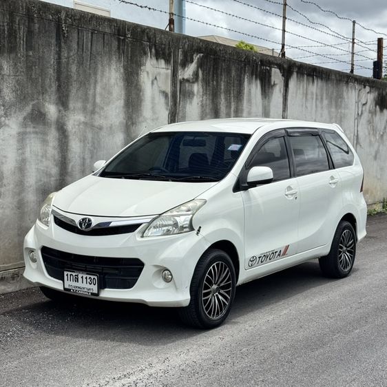 รถ Toyota Avanza 1.5 S สี ขาว