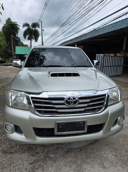 รถ Toyota Hilux Vigo Champ Double Cab 2.5 E สี บรอนซ์ทอง