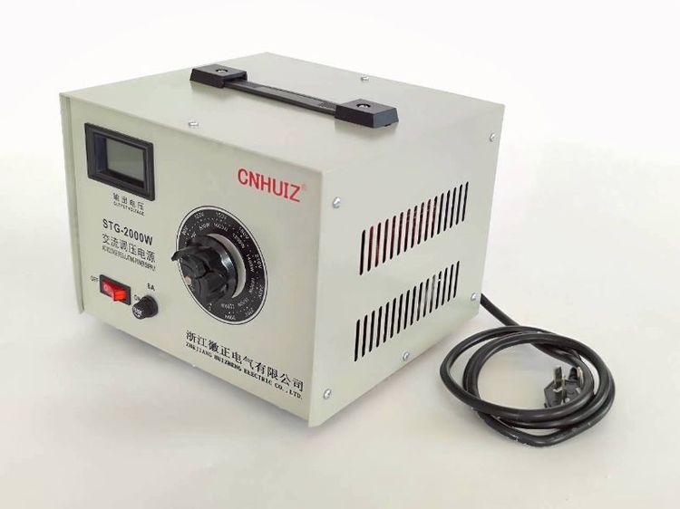 เครื่องปรับแรงดันไฟฟ้า Variac CNHUIZ STG-2000W 0-300Vเครื่องปรับแรงดันไฟฟ้าแบบปรับค่าได้ (Variac) สำหรับงานช่าง งานทดลอง และงานซ่อมอุปกรณ์ไฟฟ้า ปรับแรงดันได้ละเอียด รูปที่ 3