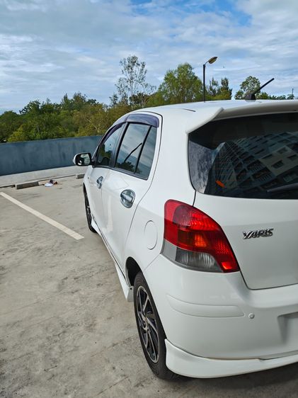 Toyota Yaris 2011 1.5 E Limited Utility-car เบนซิน เกียร์อัตโนมัติ ขาว รูปที่ 2