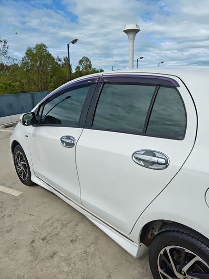 Toyota Yaris 2011 1.5 E Limited Utility-car เบนซิน เกียร์อัตโนมัติ ขาว รูปที่ 3