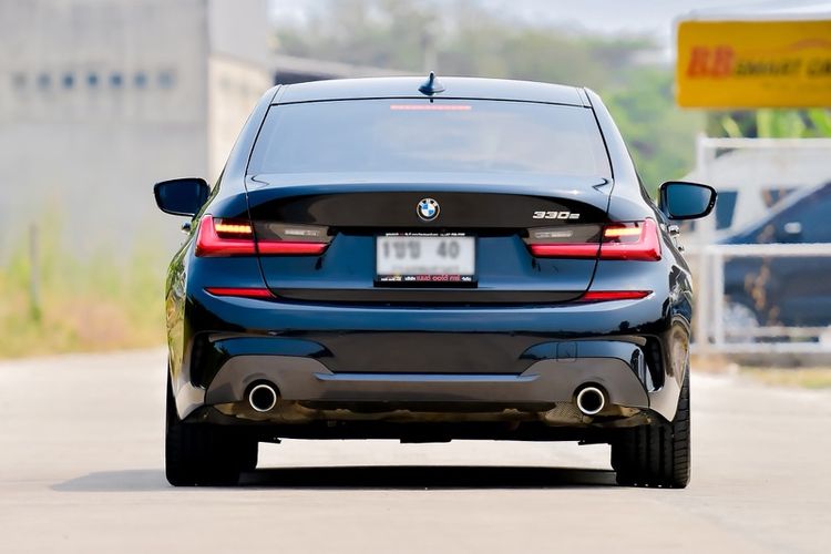 BMW Series 3 2020 330e Sedan ปลั๊กอินไฮบริด (PHEV) ดำ รูปที่ 2