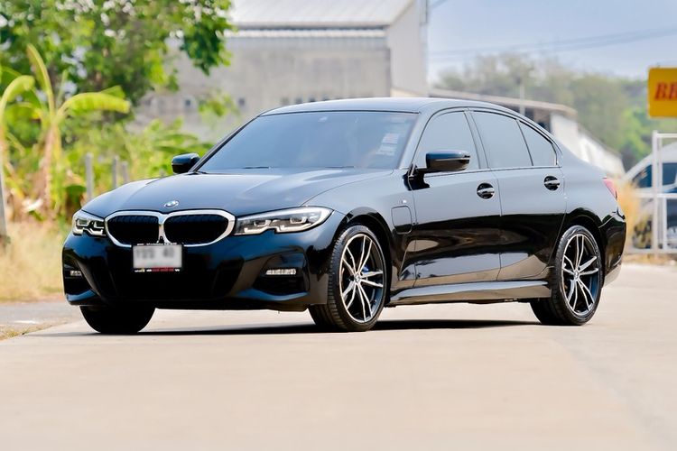 BMW Series 3 2020 330e Sedan ปลั๊กอินไฮบริด (PHEV) ดำ