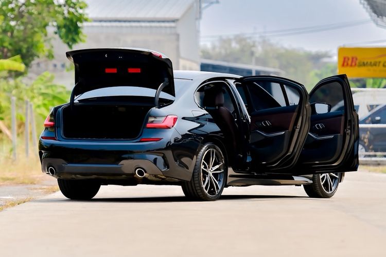 BMW Series 3 2020 330e Sedan ปลั๊กอินไฮบริด (PHEV) ดำ รูปที่ 3