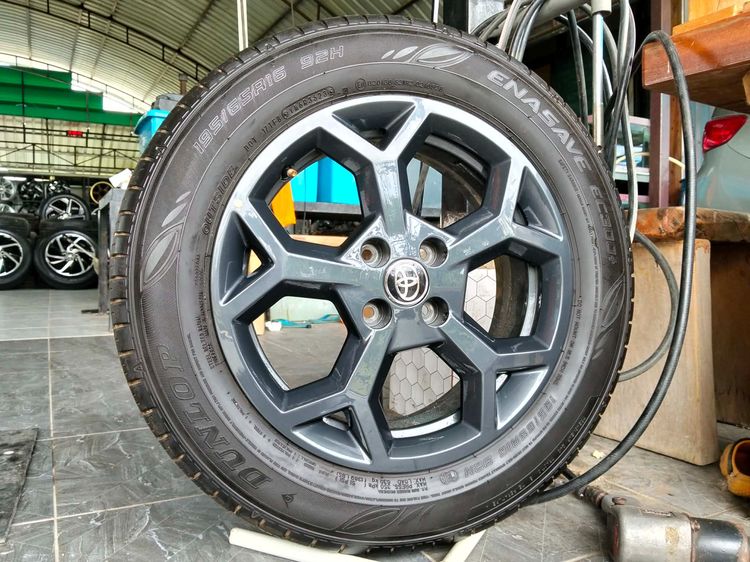 แม็กขอบ 16 ก้านวายสีเดิม พร้อมยางดันลอป 195 65 15 ปี23 ใส่ yaris vios ได้เลย7900