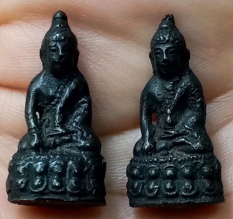 ขายเหมา พระกริ่ง พิมพ์เล็ก ไม่มีบัวหลัง วัดประสาทบุญญาวาส (1,000 บาท)