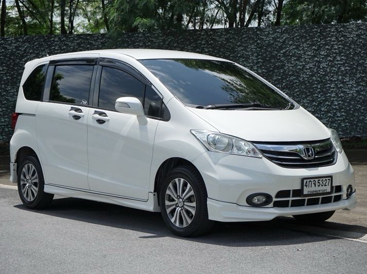 รถ Honda Freed 1.5 E สี ขาว