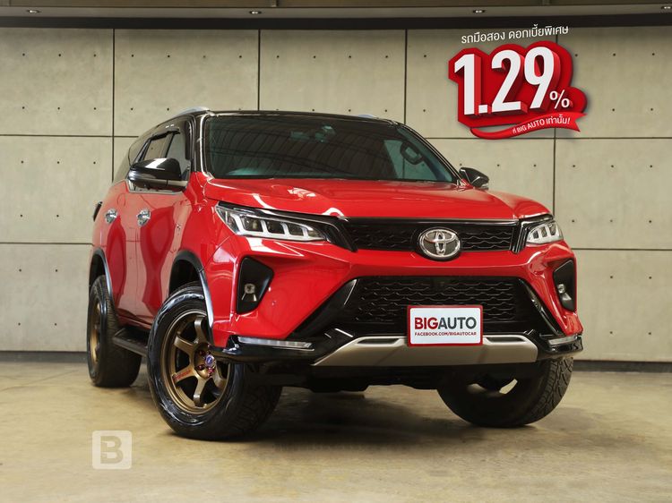 รถ Toyota Fortuner 2.4 Legender Black Top สี แดง