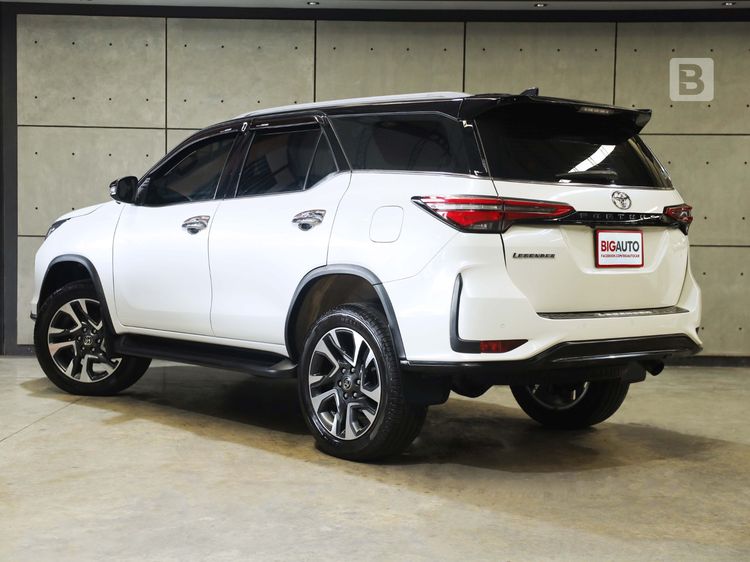 Toyota Fortuner 2022 2.4 Legender Black Top Utility-car ดีเซล ไม่ติดแก๊ส เกียร์อัตโนมัติ ขาว รูปที่ 3