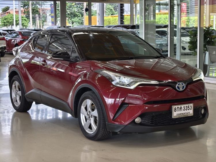 รถ Toyota C-HR 1.8 Hybrid Mid สี แดง