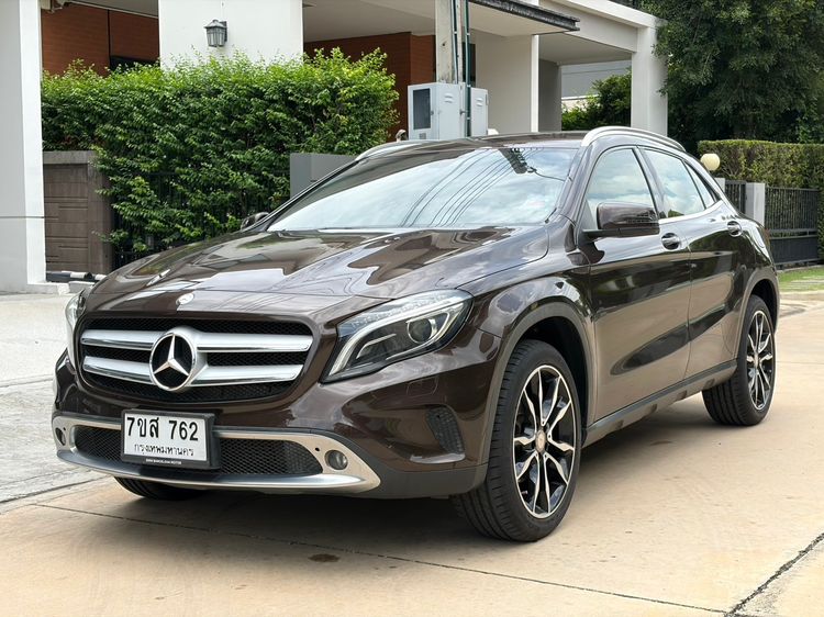 Mercedes-Benz GLA-Class 2016 GLA200 Sedan เบนซิน ไม่ติดแก๊ส เกียร์อัตโนมัติ น้ำตาล รูปที่ 2