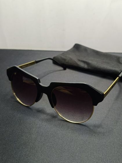 แว่นกันแดด RETROSUPERFUTURE 81L H713 กรอบดำขาทอง สไตล์เรโทร