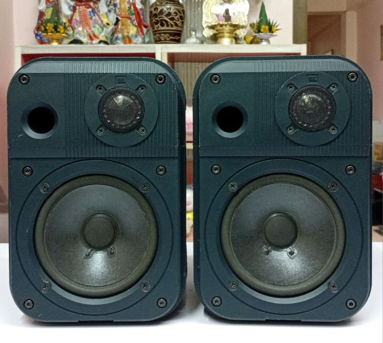 ลำโพง JBL - PRO III ดอกเบส 5 นิ้ว แหลมไทเทเนียม 4 โอม 100 วัตต์ ตู้มีน้ำหนักให้เสียงดีมากคู่ละ 3700 สุโขทัย โทร 089-858-6828