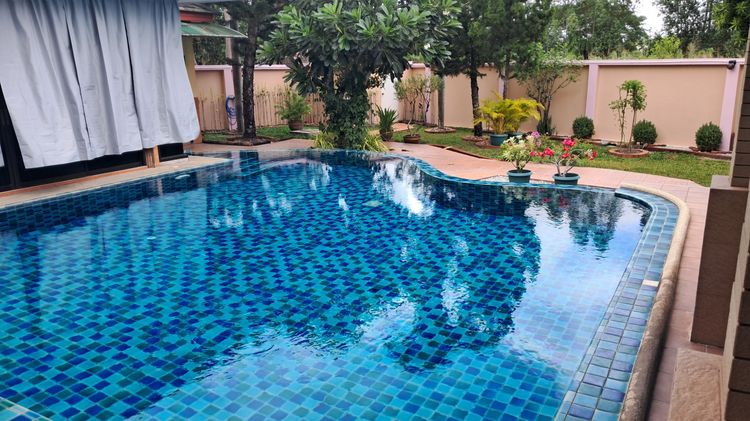 บ้านหลังใหญ่สวยงามในหมู่บ้านจัดสรรที่มีระบบรักษาความปลอดภัย รูปที่ 3