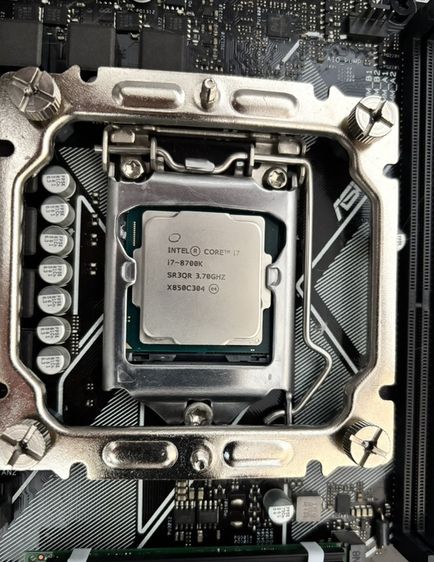 ขาย cpu มหาเทพ Intel Core i7-8700Kสภาพสวย พร้อมใช้งาน