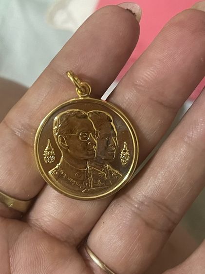 เหรียญไทย เหรียญพระมหาธาตุเจดีย์ นภเมทนีดล - นภพลภูมิสิริ (ในหลวง ร.9 - พระราชินี) ที่ระลึกมหามงคลเฉลิมพระชนมพรรษา 5 รอบ (60 พรรษา) จัดสร้างโดยกองทัพอากาศ