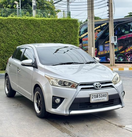 รถ Toyota Yaris 1.2 G สี บรอนซ์เงิน