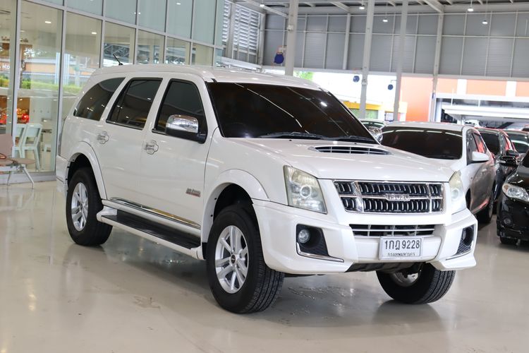 รถ Isuzu MU-7 3.0 Choiz สี ขาว
