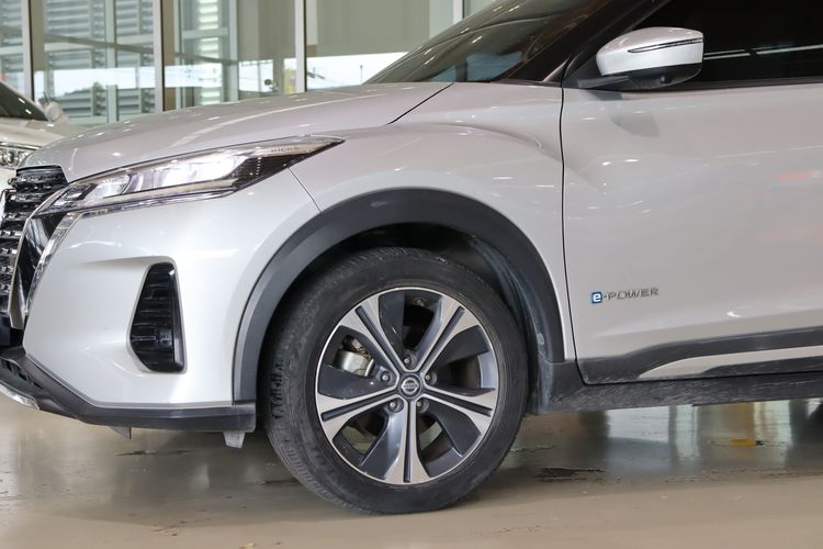 Nissan Kicks 2020 1.2 V Sedan ไฮบริด ไม่ติดแก๊ส เกียร์อัตโนมัติ บรอนซ์เงิน รูปที่ 4