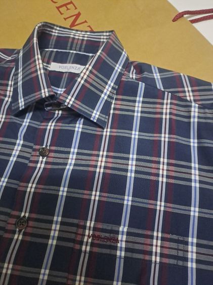 เสื้อเชิ้ตแขนสั้นลายสก๊อต (สีน้ำเงินเข้มตัดเส้นริ้วสีแดงและขาว) แบรนด์ VOSLENZA‼️ รูปที่ 3