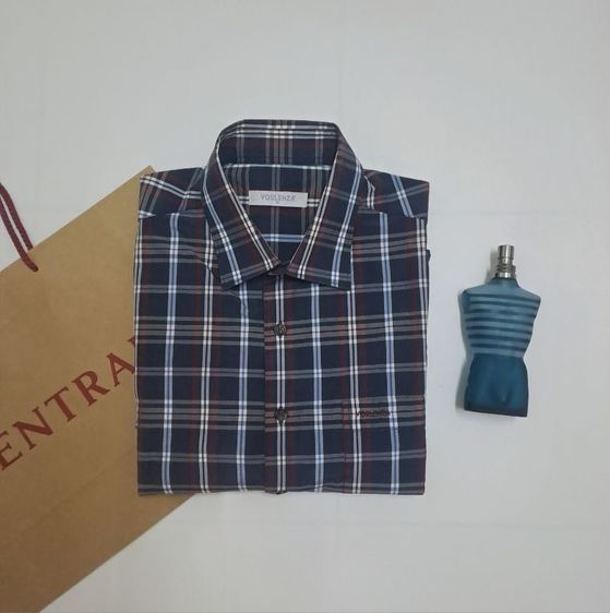 อื่นๆ M อื่นๆ เสื้อเชิ้ตแขนสั้นลายสก๊อต (สีน้ำเงินเข้มตัดเส้นริ้วสีแดงและขาว) แบรนด์ VOSLENZA‼️