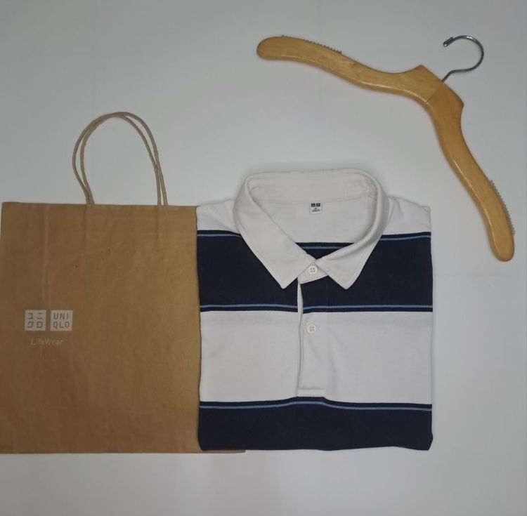 เสื้อยืดคอปกแขนสั้นลายขวาง (สีน้ำเงินกรม-ขาว และมีเส้นริ้วสีฟ้าเล็กแทรก) แบรนด์ Uniqlo‼️ รูปที่ 2