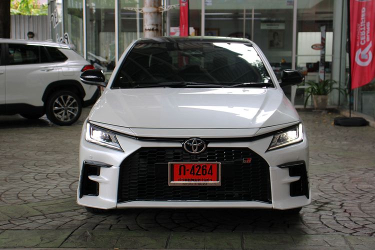 รถ Toyota Yaris ATIV 1.5 HEV GR SPORT สี ขาว