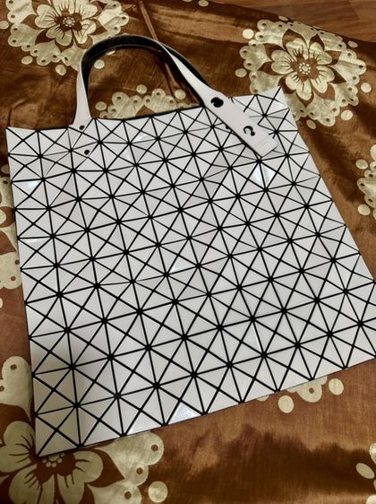 Bao Bao Issey Miyake กระเป๋า Bao bao 10x10 สภาพดี เจ้าของขายเอง