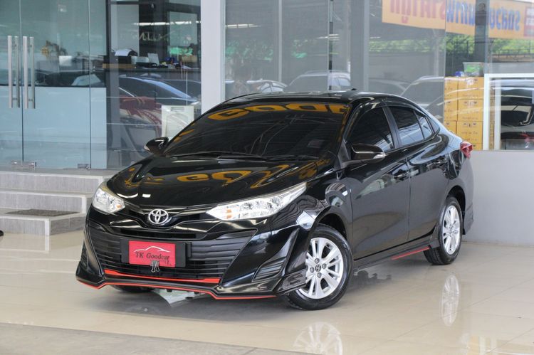 รถ Toyota Yaris ATIV 1.2 E สี ดำ