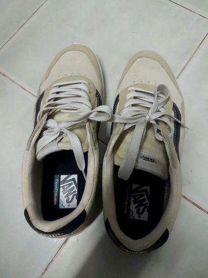 รองเท้าผ้าใบสีเทา เบอร์ 43