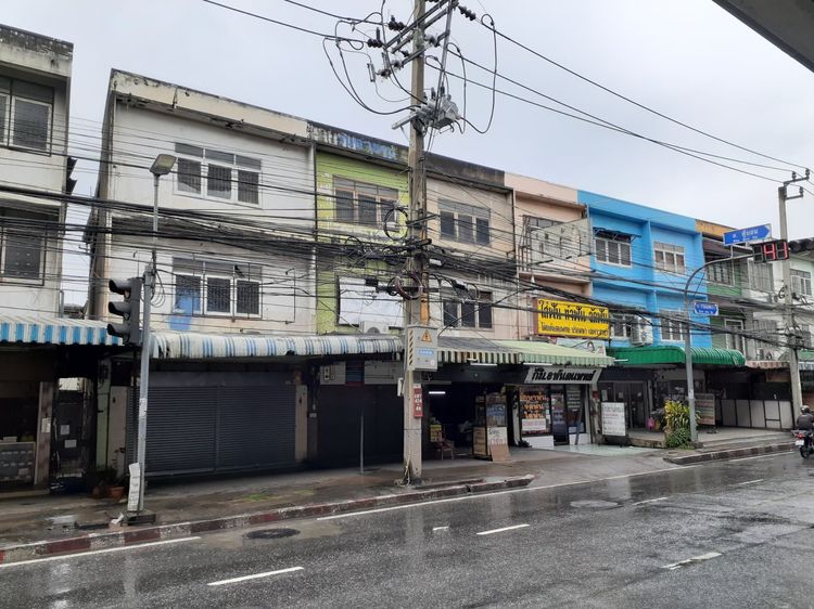 ขายที่ดินทำเลดี ผังสีแดง พาณิชยกรรม ติดถนนใหญ่ รามอินทรา กม.8 (ขนาด 327 ตร.ว.)