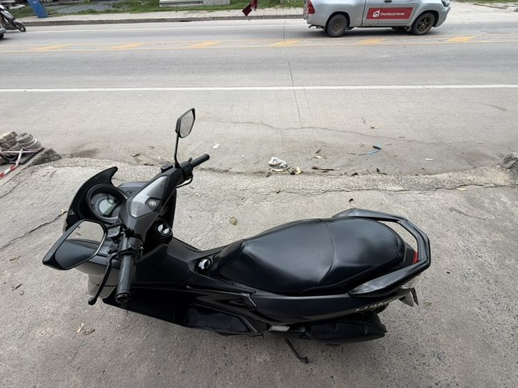 YAMAHA N-max รูปที่ 4