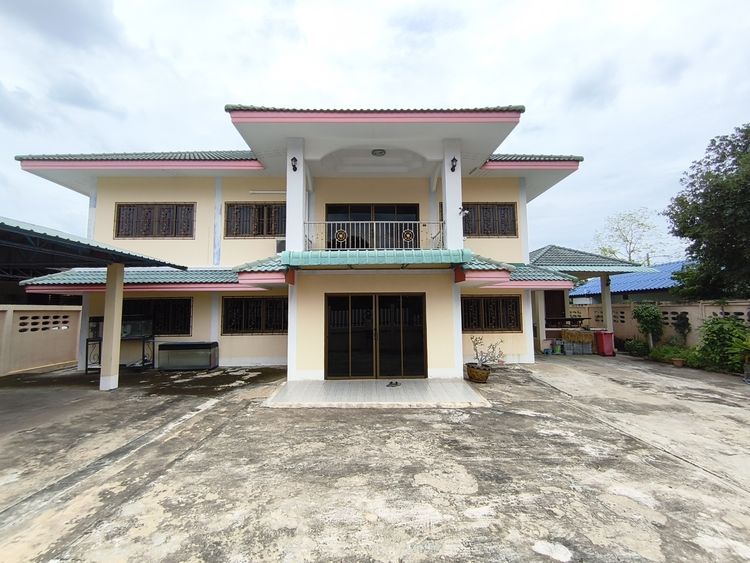 บ้านเดี่ยว 2 ชั้น หลังใหญ่ ที่ดินกว้าง 140 ตร.ว. จอดรถได้ 8 คัน เหมาะอยู่อาศัยหรือทำโฮมออฟฟิศ