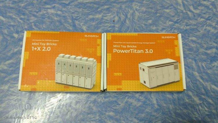 เลโก้ ตู้ไฟ 2.0 และ 3.0 2.0 มีอยู่ 233 ชิ้น 3.0 มี 163ชิ้น กล่องล้ะ 100 ครับมีอยู่ 30-40 กล่อง วัสดุเหมือนเลโก้แท้เลย