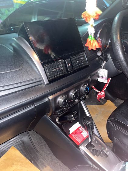 รถ Toyota Yaris 1.2 E สี ขาว