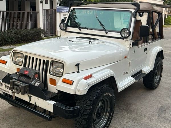 รถ Jeep Wrangler 4.0 Sahara 4WD สี ขาว