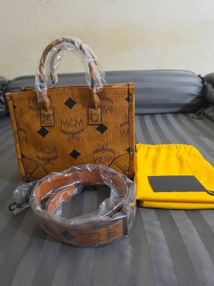 กระเป๋า MCM มือหนึ่งไม่มีตำหนิ ของแท้ 100% ขายเท 9,000 บาท
