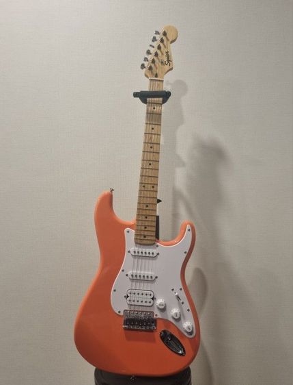 กีต้าร์ไฟฟ้า ขาย Squier Sonic Stratocaster HSS ปี 2024ขายกีตาร์ไฟฟ้า Squier Sonic Stratocaster HSS ปี 2024 สีส้ม
