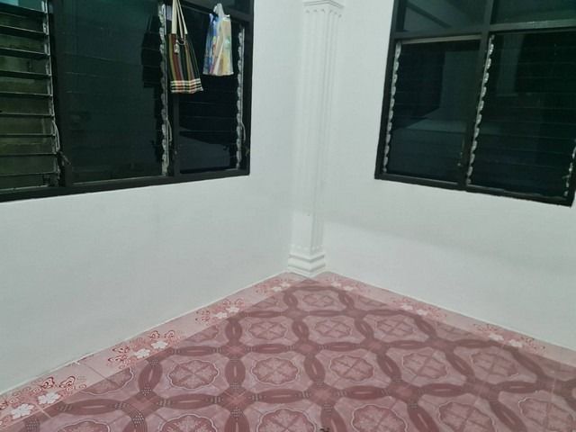 บางหญ้าแพรกบ้านมุทรสาคร เข้าออกได้หลายเส้นทาง น้ำไฟพร้อมบ้านเดี่ยวเมืองสมุทรสาครให้เช่า และขาย 36 วา ชั้นเดียว
