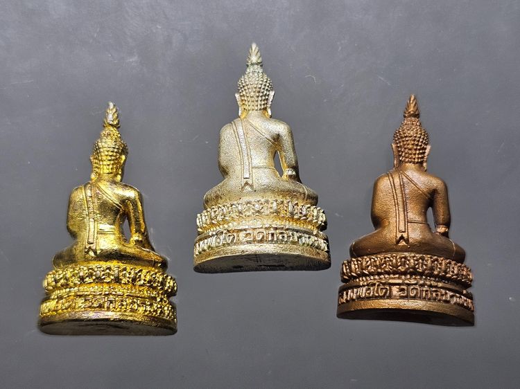 หลวงพ่อโต ภปร (ชุด 3 องค์ เนื้อเงิน - นวะ - กะไหล่ทอง) ที่ระลึกงานยกช่อฟ้า วัดกัลยาณมิตรมหาวรวิหาร ปี 2542 พร้อมกล่องเดิม รูปที่ 4