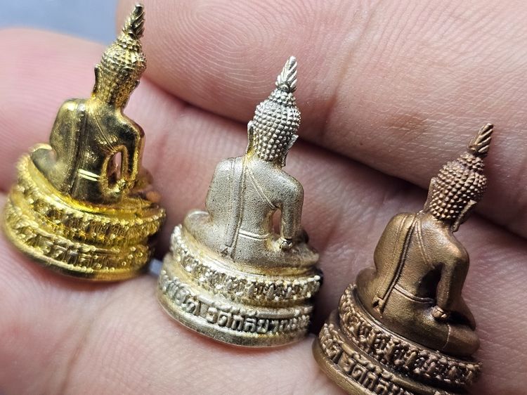 หลวงพ่อโต ภปร (ชุด 3 องค์ เนื้อเงิน - นวะ - กะไหล่ทอง) ที่ระลึกงานยกช่อฟ้า วัดกัลยาณมิตรมหาวรวิหาร ปี 2542 พร้อมกล่องเดิม รูปที่ 6