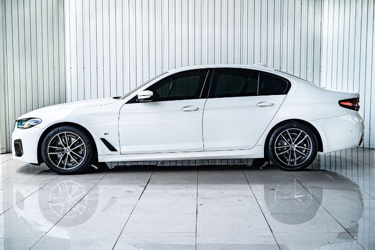 BMW Series 5 2022 520d Sedan ดีเซล ไม่ติดแก๊ส เกียร์อัตโนมัติ ขาว รูปที่ 4