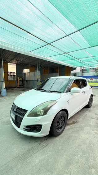 รถ Suzuki Swift 1.2 GL สี ขาว